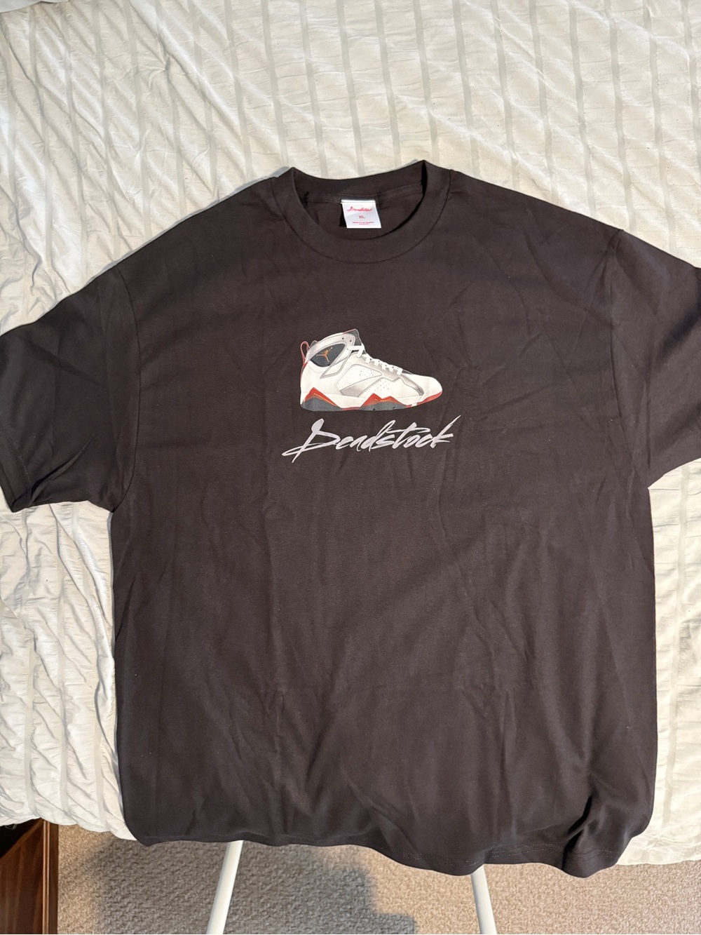 🔥 DEAD STOCK TEE – SIZE XL 🔥